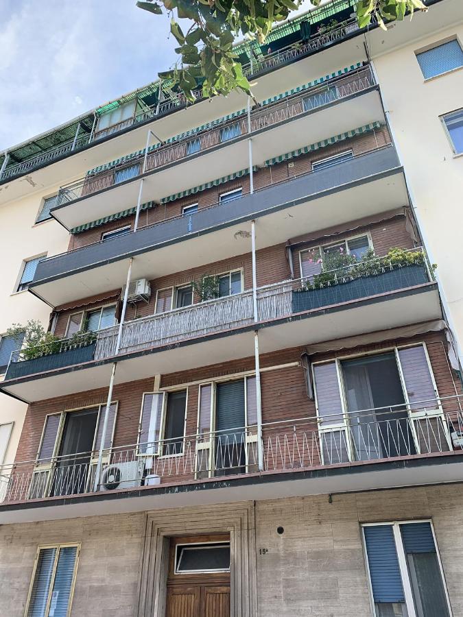 Indipendent Blue Apartment Ферара Екстериор снимка